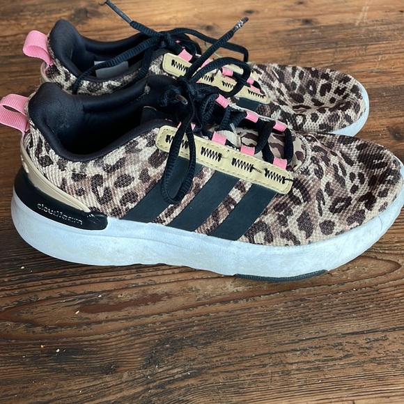 Girls Cloudfoam Adidas / size 3.5 - Picture 2 of 3